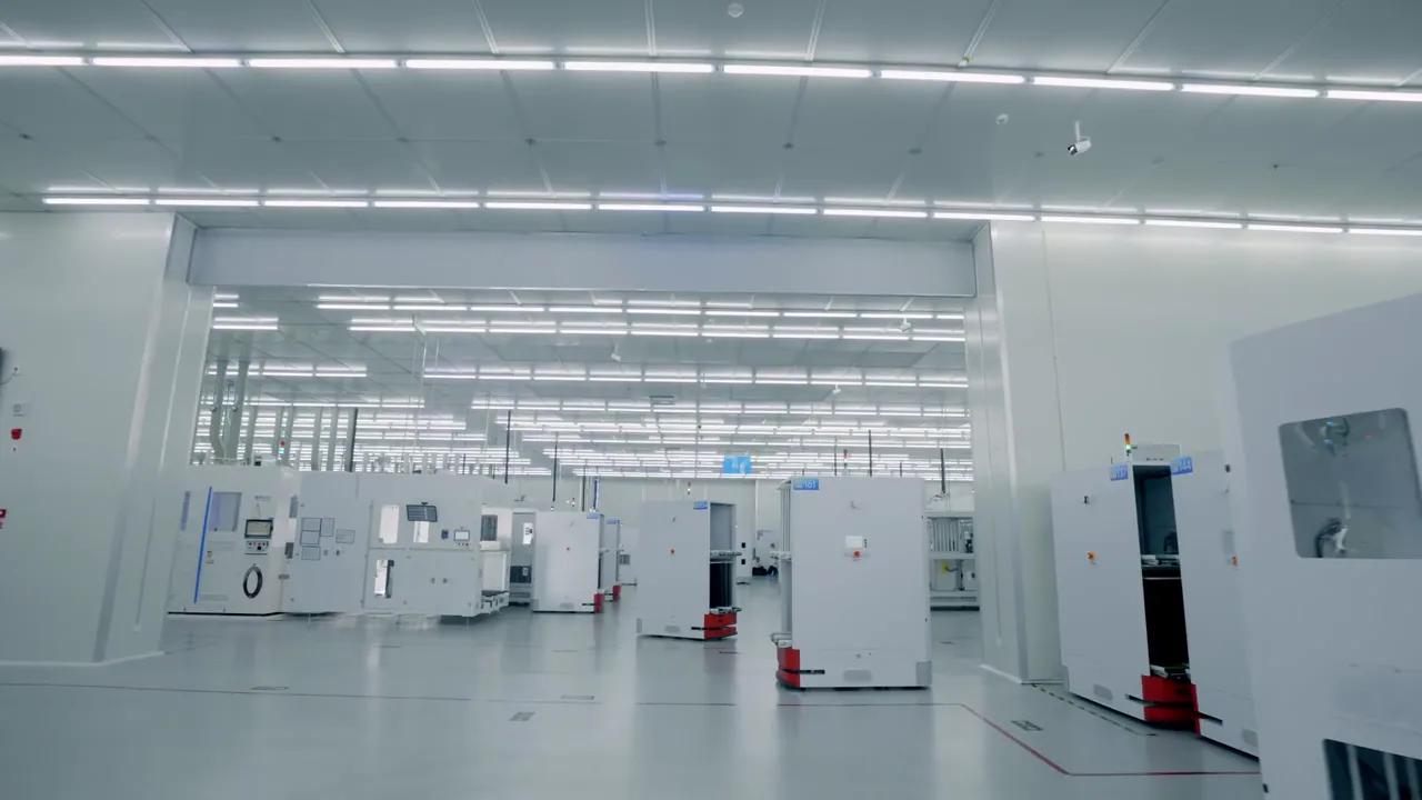 Vídeo conceptual de cámaras analizando una operación industrial