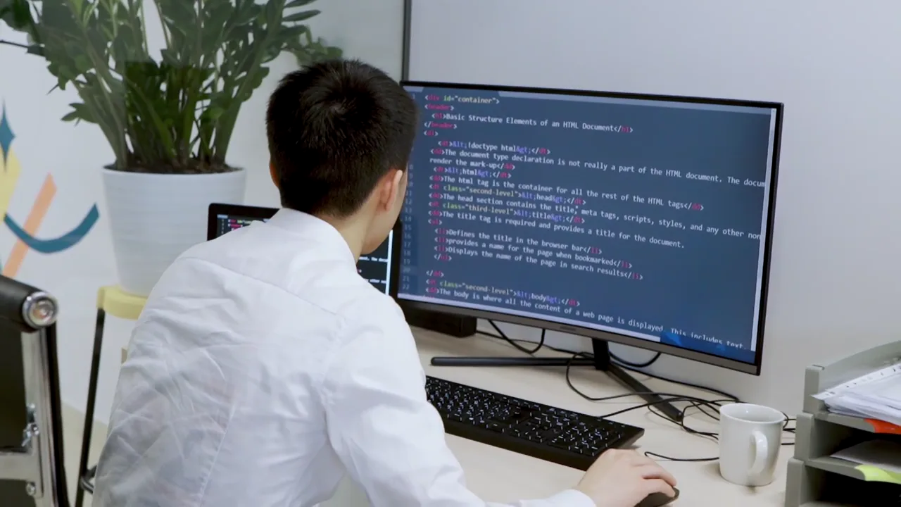 Vídeo conceptual de un equipo construyendo software a medida